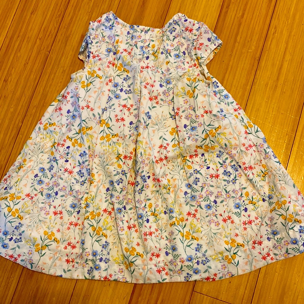 Beautiful floral dress from old navy. Size 3t